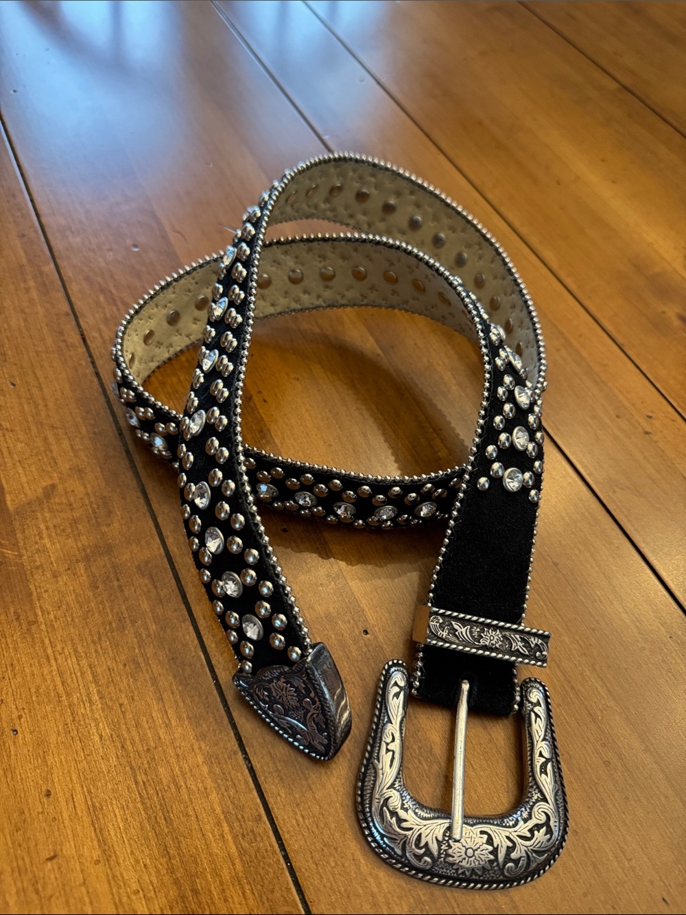 GUESS Black Crystal-Embellished Western Belt with Silver Floral Buckle